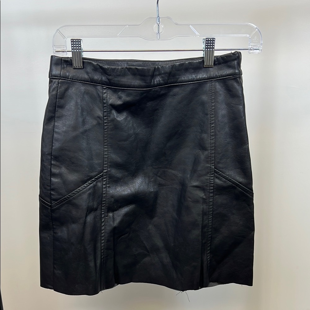 H&M Black Faux Leather Chic Mini Skirt Size 6